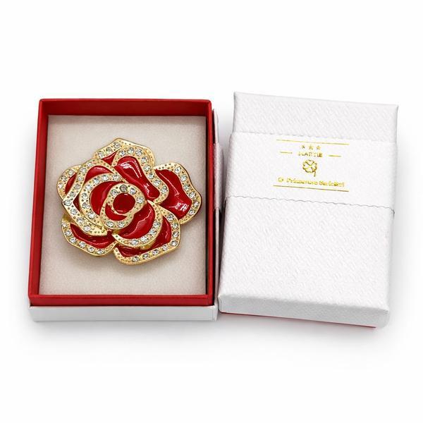 Broșă Mărțișor Trandafir Roșu Elegant cu Elemente Aurii și Cristale Strălucitoare,