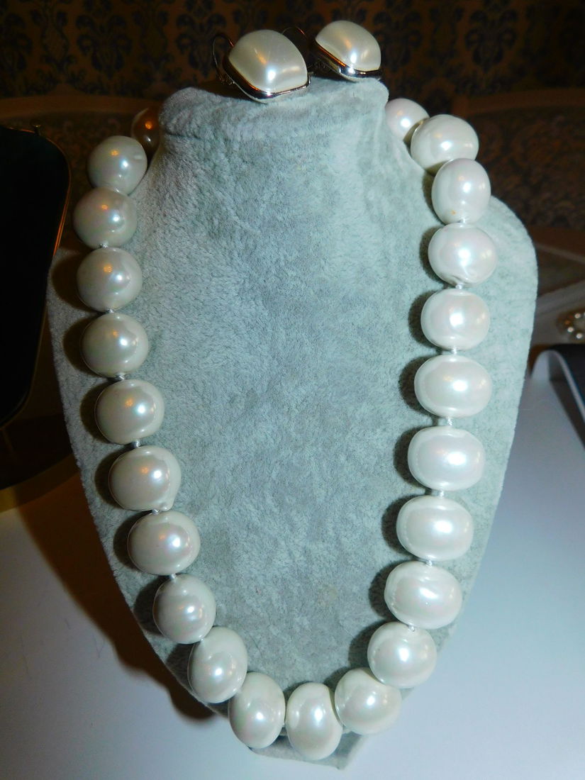 Colier  nou masiv, perle  mari  acoperite cu sidef, cadou cercei  noi asortati,
