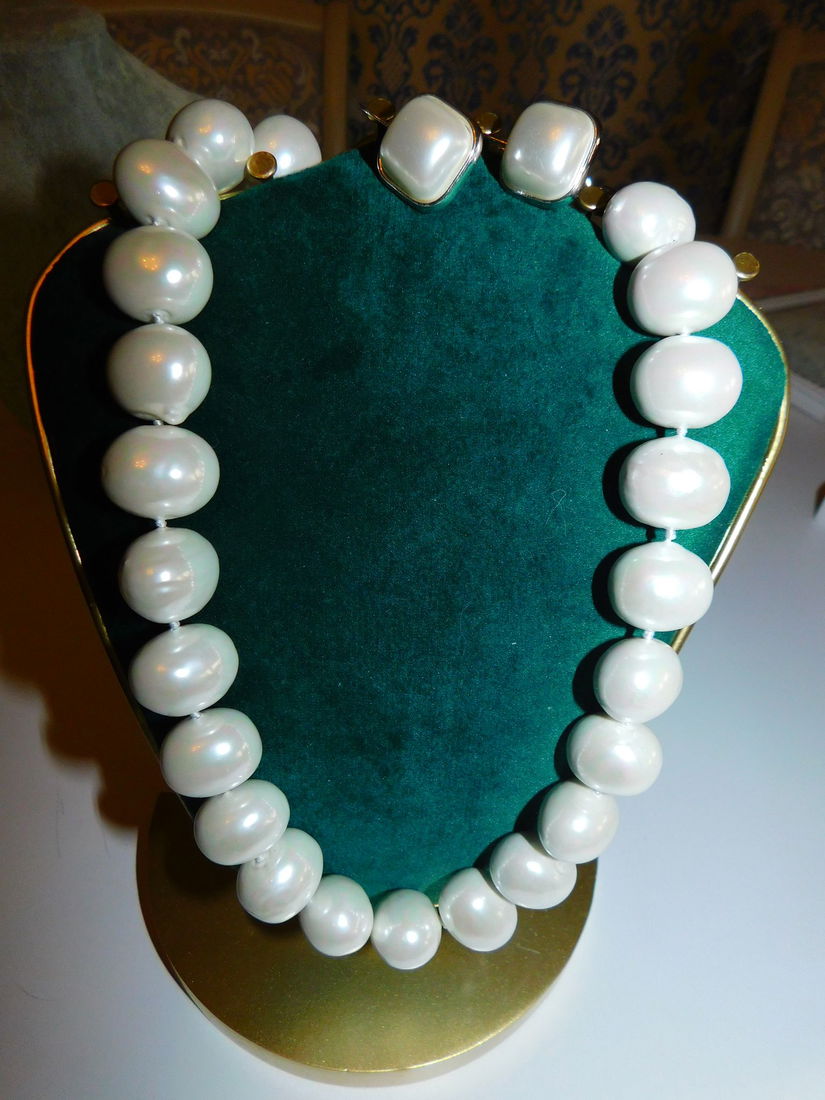 Colier  nou masiv, perle  mari  acoperite cu sidef, cadou cercei  noi asortati,