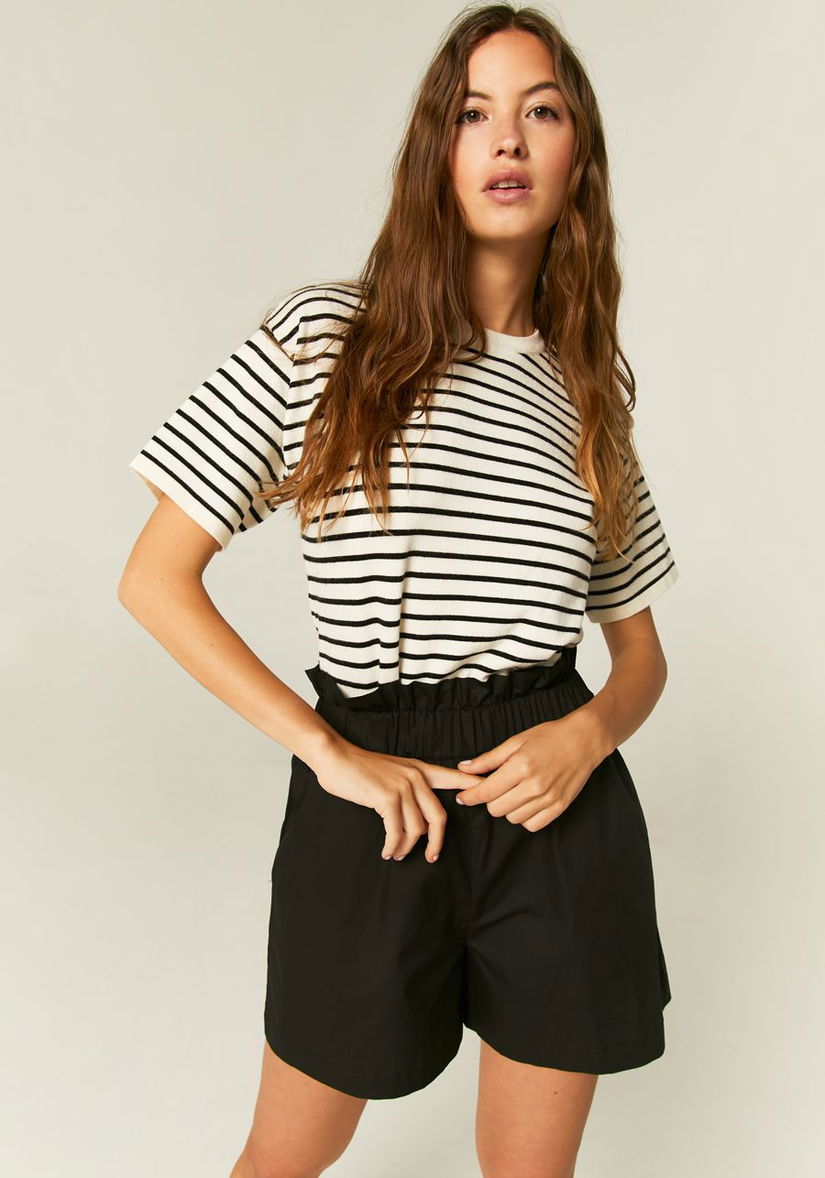 Tricou cu dungi albe și negrel