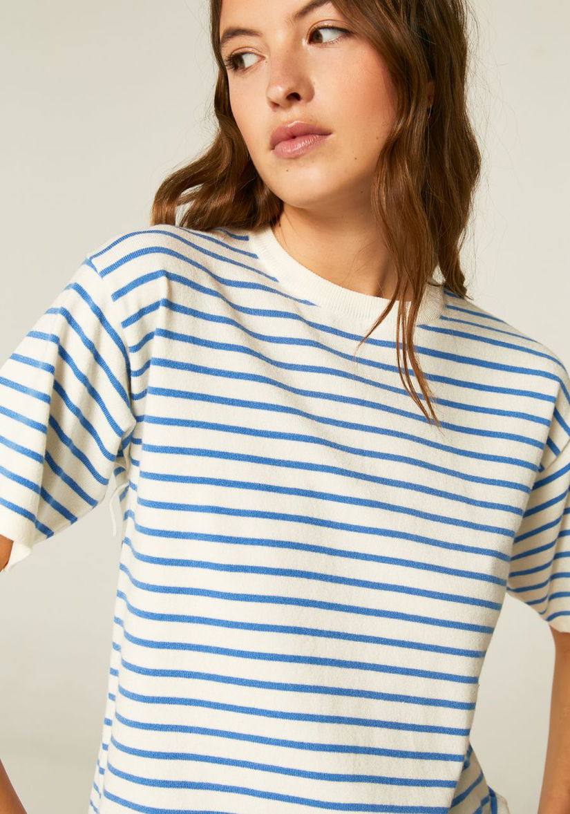 Tricou cu dungi albe și albastre