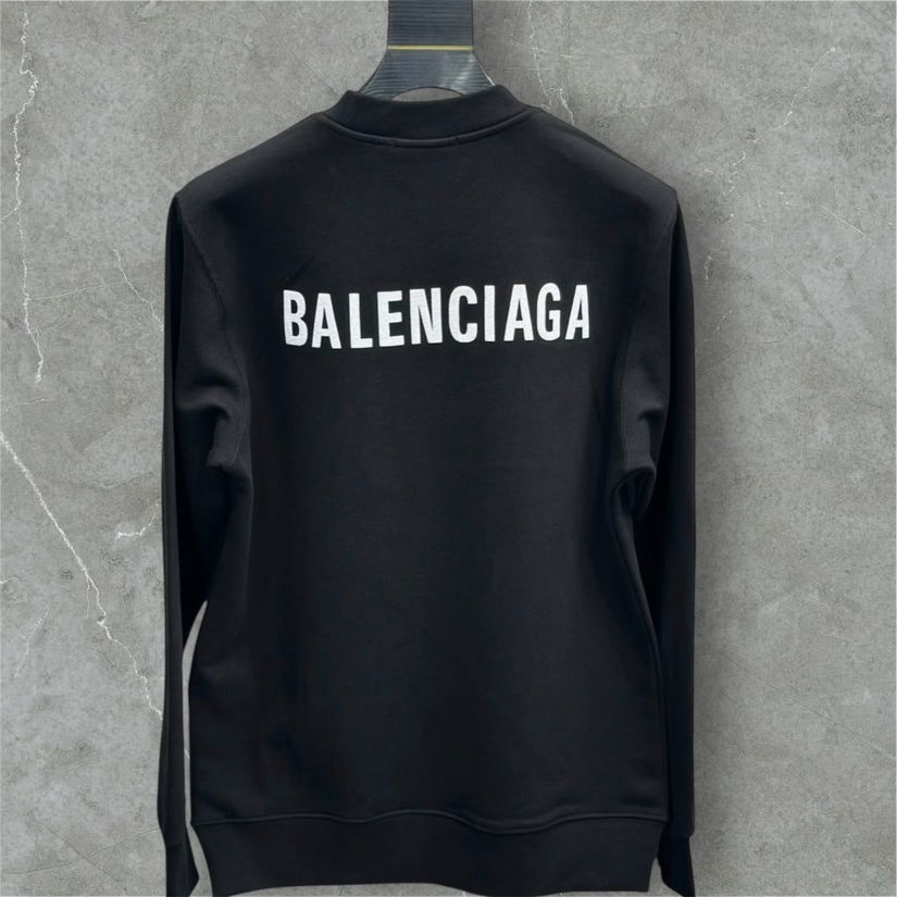 Bluză Balenciaga.