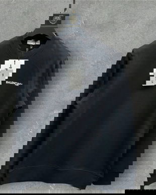 Bluză Balenciaga.