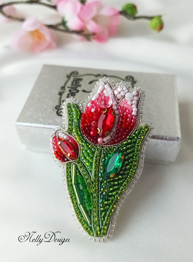 Lalea - Brosa broderie manuala