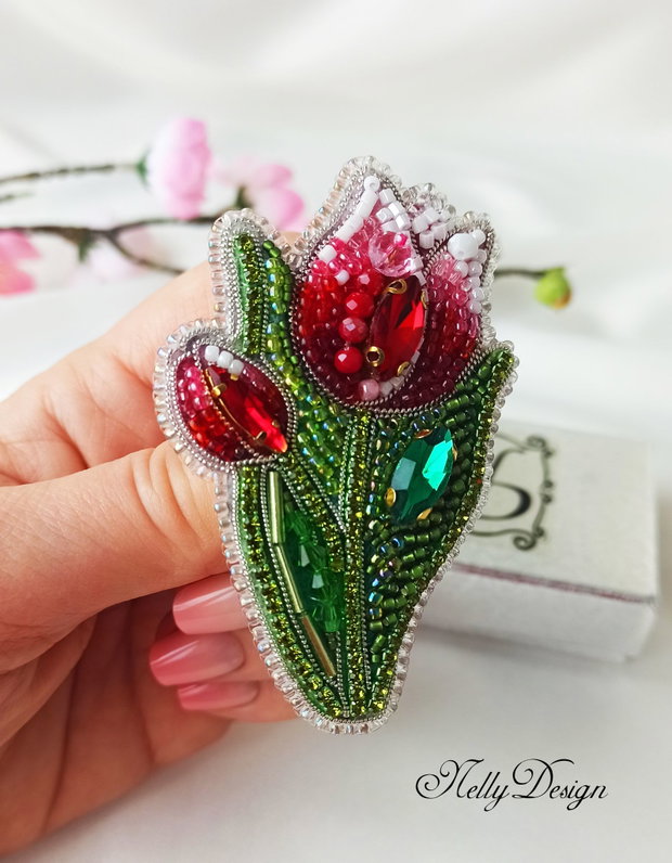 Lalea - Brosa broderie manuala