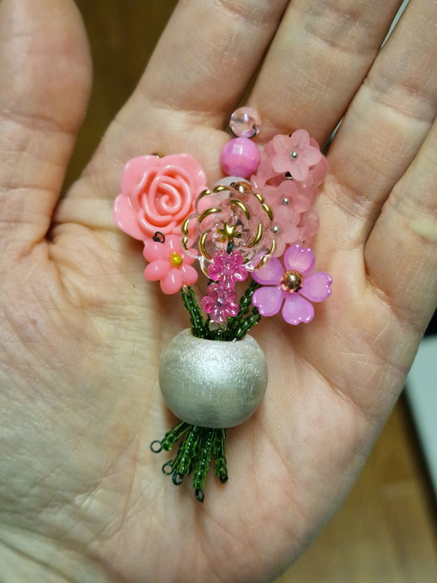 Beaded bouquet roz