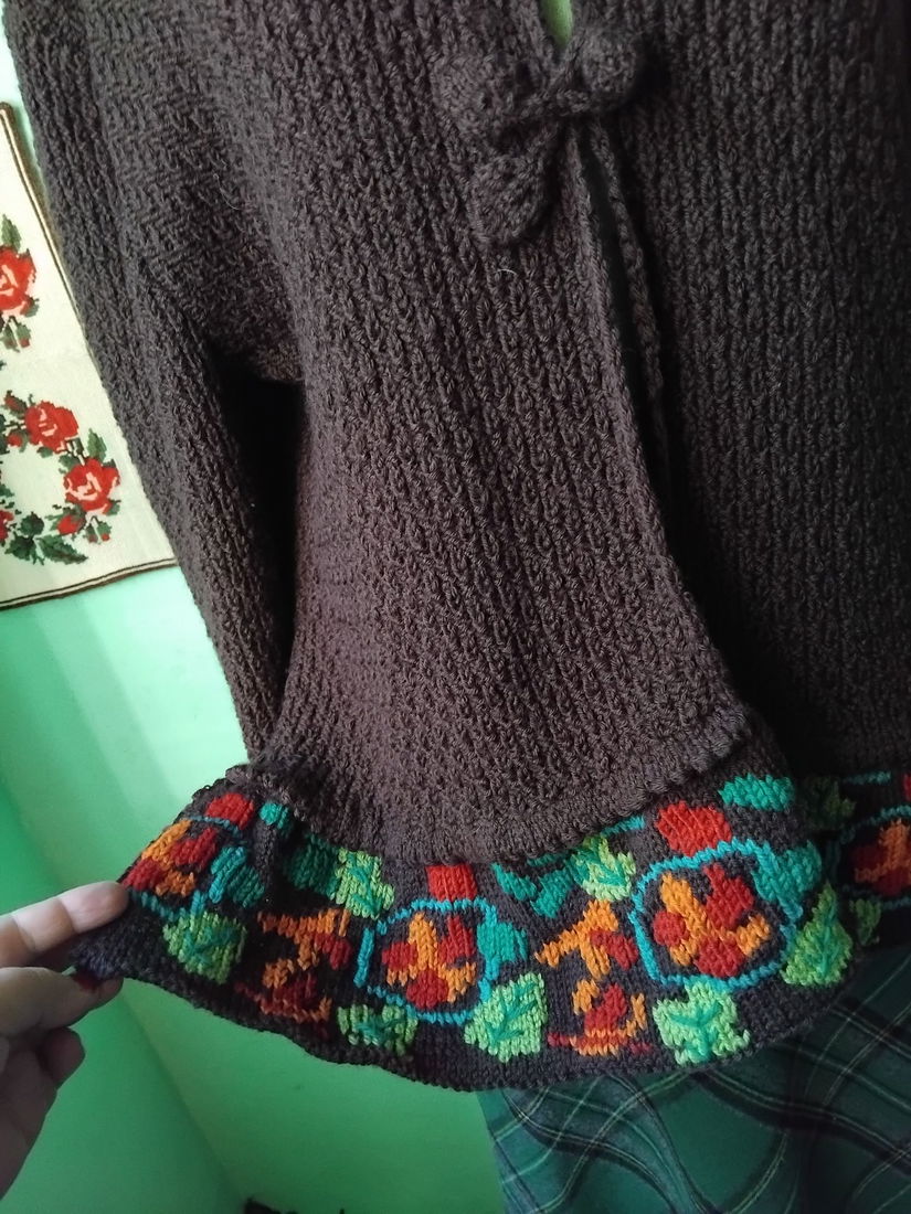 Cardigan tricitat manual cu flori