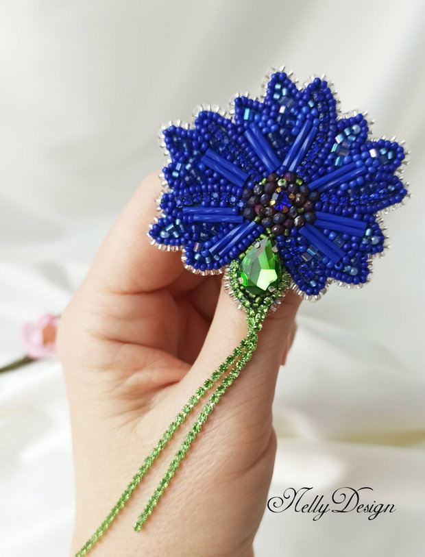 Brosa broderie manuala
