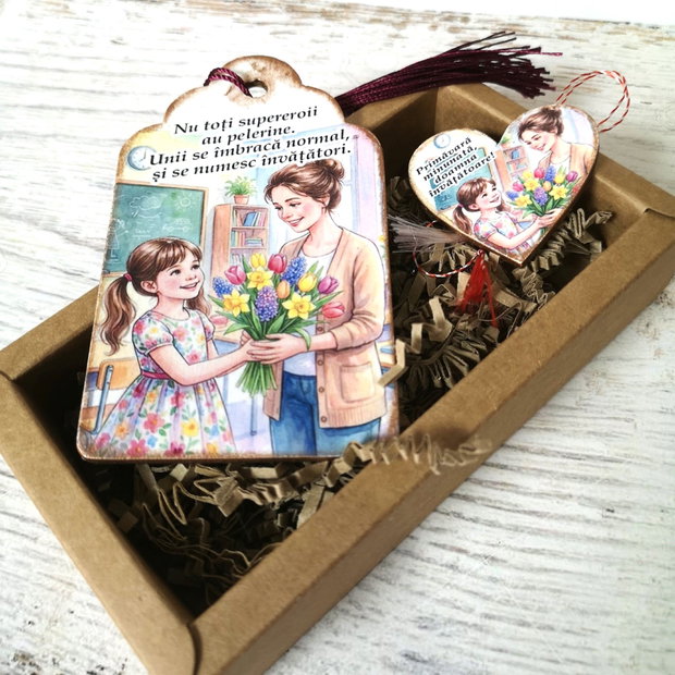 Set cadou invatatoare - martisor si semn de carte