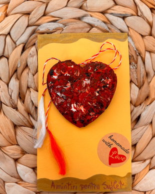 Mărțișor Artizanal / Handmade  Inimă Pictată pe Scoarță de Copac
