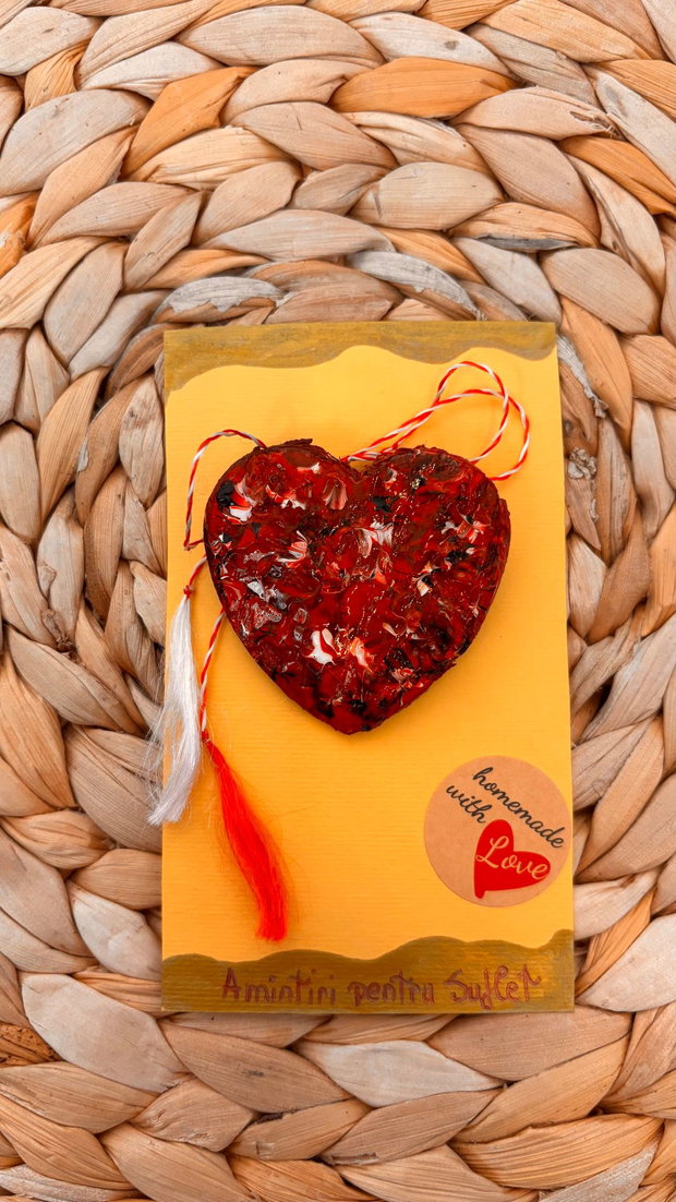 Mărțișor Artizanal / Handmade Inimă Pictată pe Scoarță de Copac