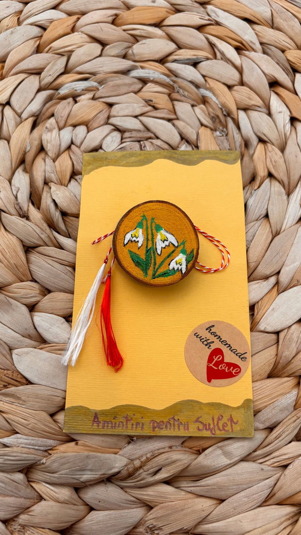 Martisor lemn handmade ghiocei sub forma de brosa, unic