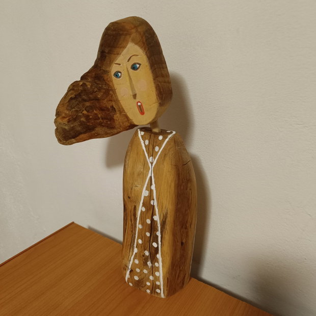 Statueta artizanala "Fata cu parul in vant"