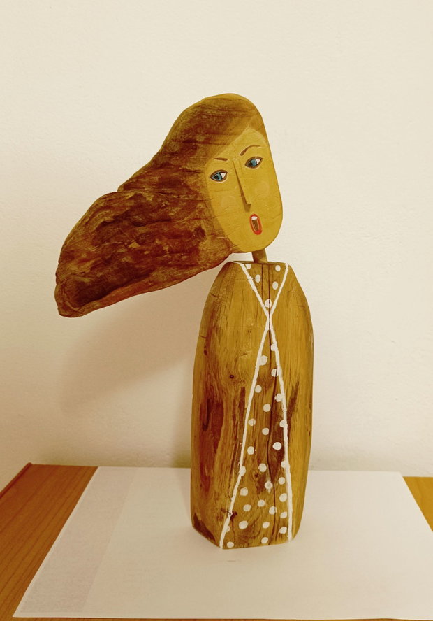 Statueta artizanala "Fata cu parul in vant"