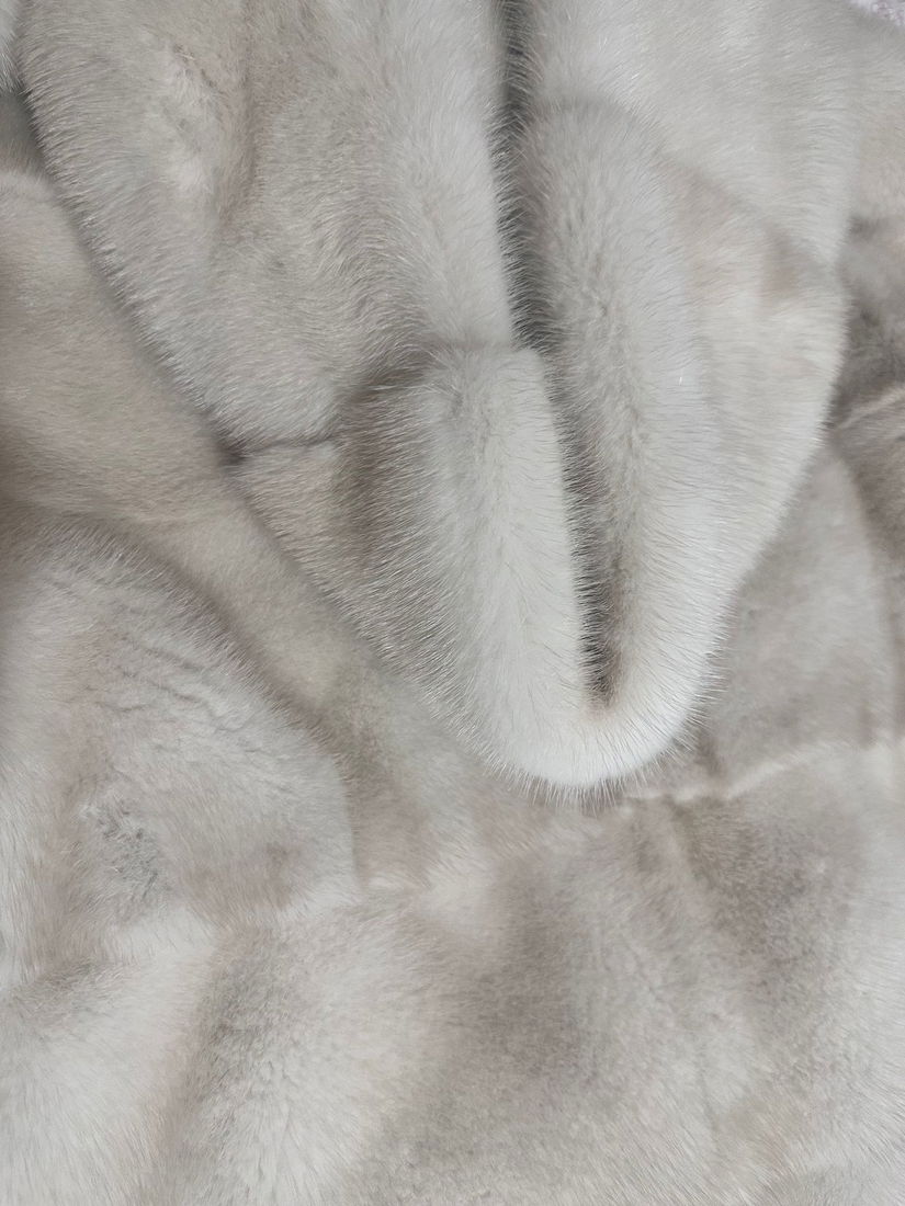 Haină blană luxoasă, model clasic, impecabilă