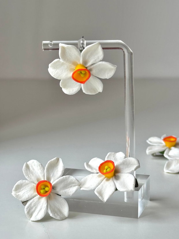 Broșă narcisă albă