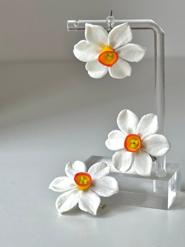Broșă narcisă albă