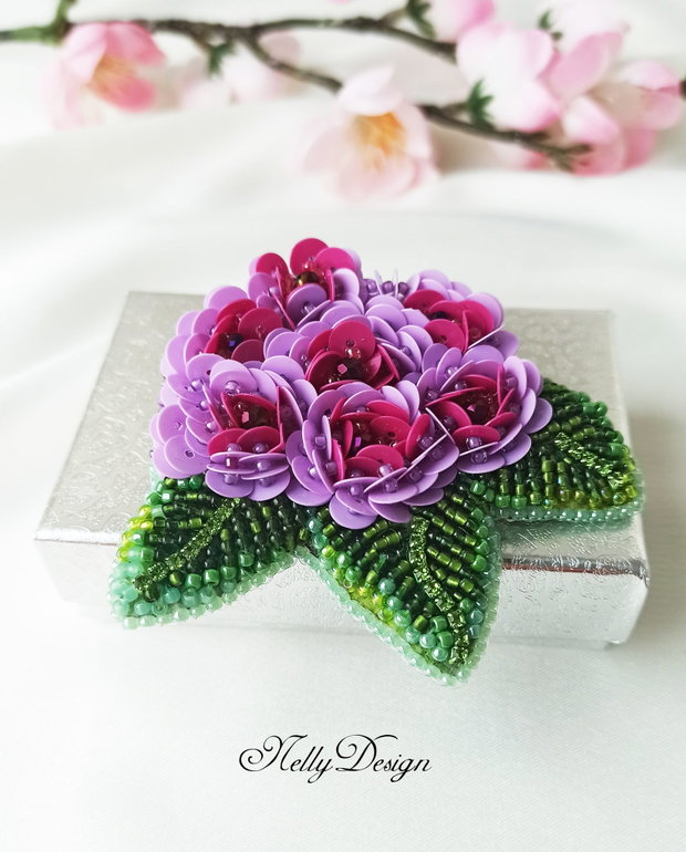 "Purple Bouquet" - brosa-martisor broderie manuala