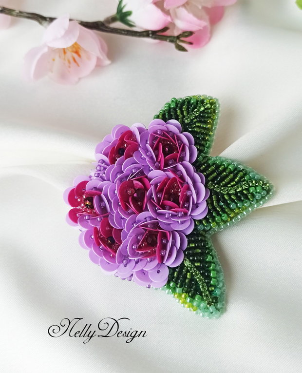 "Purple Bouquet" - brosa-martisor broderie manuala