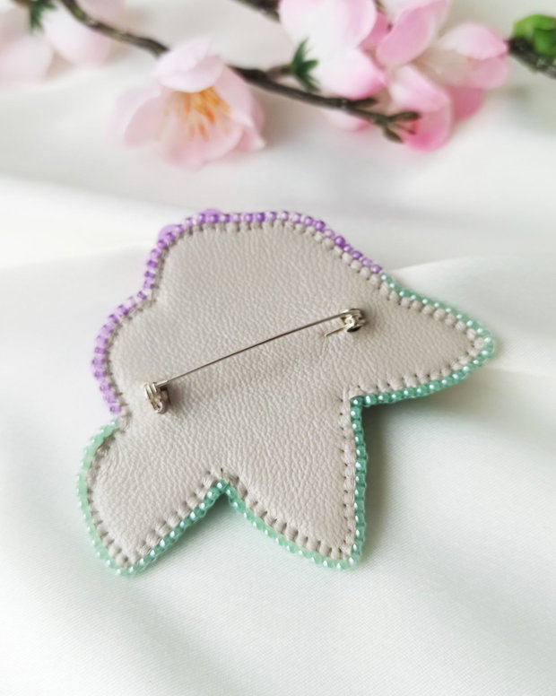 "Purple Bouquet" - brosa-martisor broderie manuala
