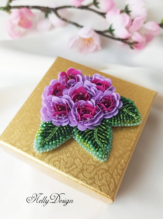 "Purple Bouquet" - brosa-martisor broderie manuala
