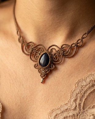 Colier delicat micromacrame cu piatra soarelui