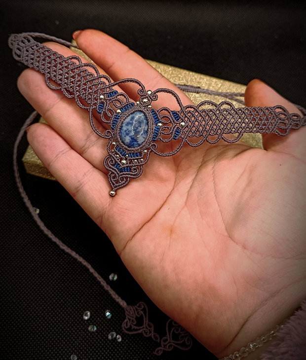 Colier choker victorian micromacrame Sodalit
