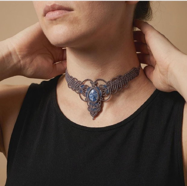 Colier choker victorian micromacrame Sodalit