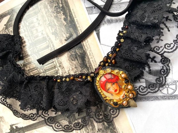 Guler chocker elegant cu accesoriu camee cusuta manual・ Bijuterie unicat・Chocker・Guler・Colier
