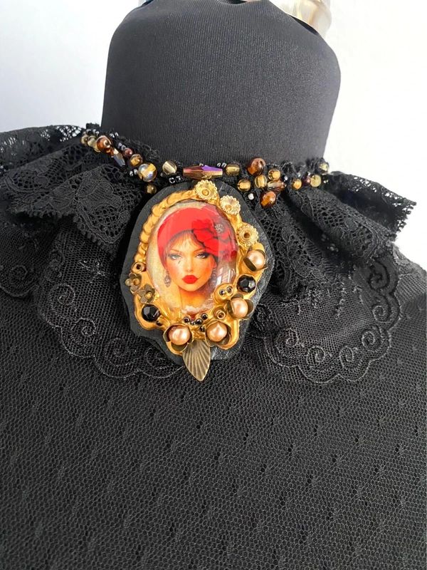 Guler chocker elegant cu accesoriu camee cusuta manual・ Bijuterie unicat・Chocker・Guler・Colier