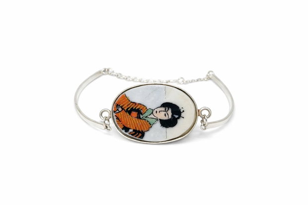 Bratara din argint si fragment de portelan "Red Geisha"