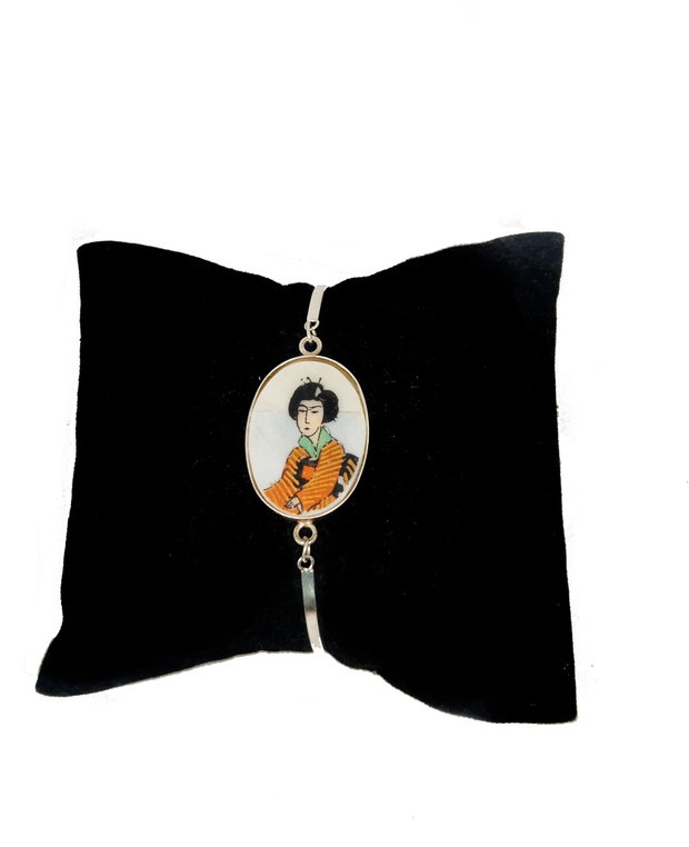 Bratara din argint si fragment de portelan "Red Geisha"