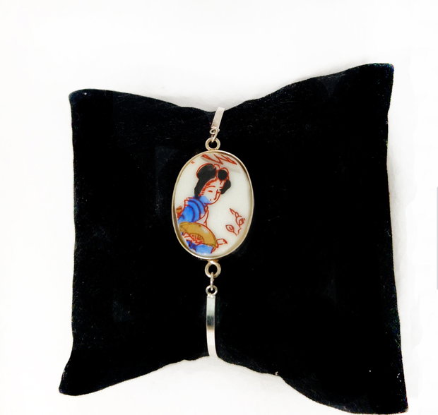 Bratara din argint si fragment de portelan "Blue Geisha"