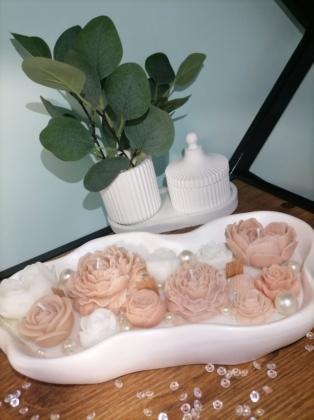 Lumânare decorativă parfumată cu flori din ceară cadou elegant pentru Valentines Day, 1 Martie și 8 Martie