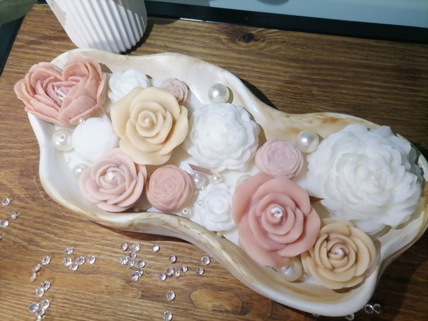 Lumânare decorativă parfumată cu flori din ceară cadou elegant pentru Valentines Day, 1 Martie și 8 Martie