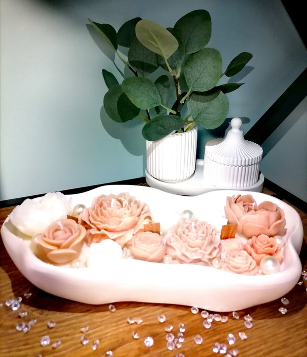 Lumânare decorativă parfumată cu flori din ceară cadou elegant pentru Valentines Day, 1 Martie și 8 Martie