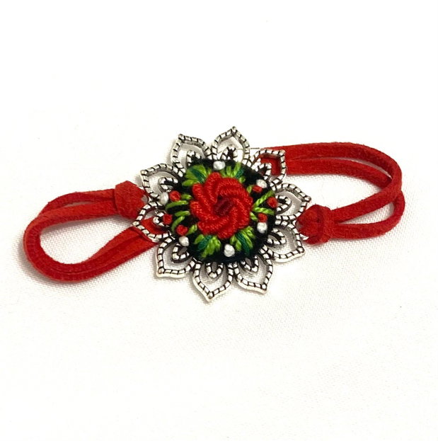 Bratară cu snur si broderie manuală