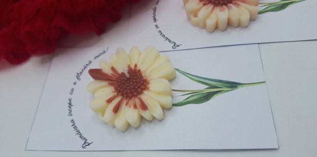 Mărțișor parfumat din ceară de soia Floare de primăvară