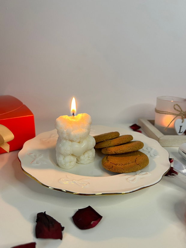 Cutie cadou roșie delicată cu săpun inimă, ursuleț din ceară de soia, cană cu ursuleț, ulei de buze și mini agendă
