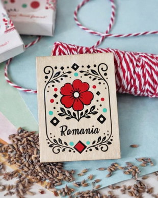 Magnet pictat manual cu motive traditionale florale, cu mesaj personalizat, suvenit Romania