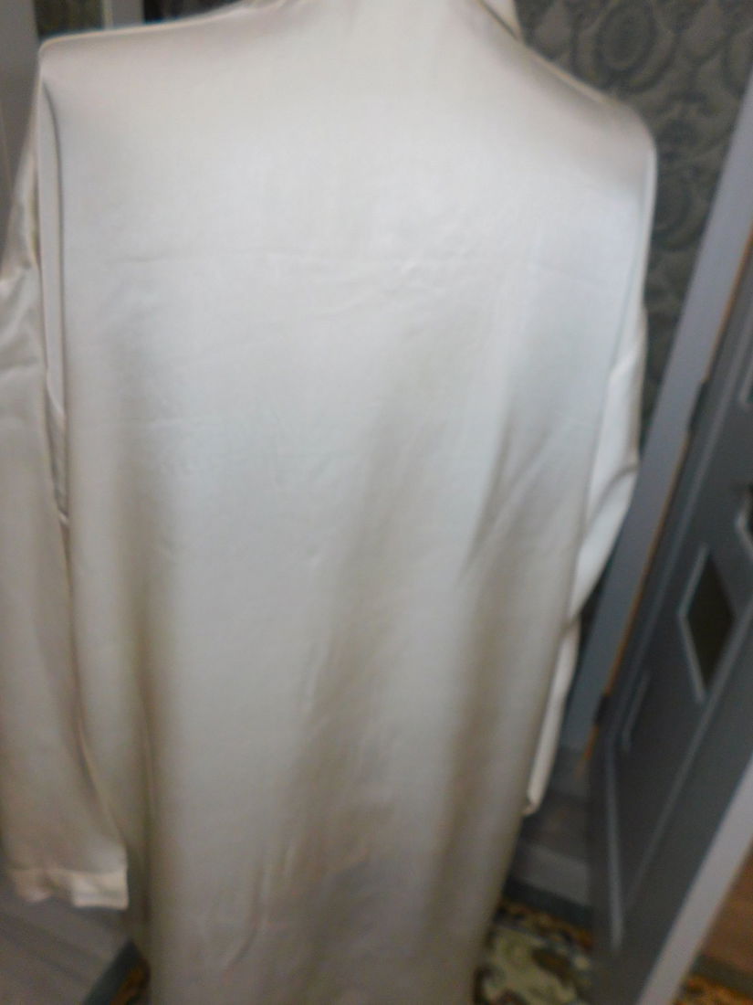 Bluza noua foarte  fina,   eleganta, Italia,   matase  cu viscoza   48- 50 - 52