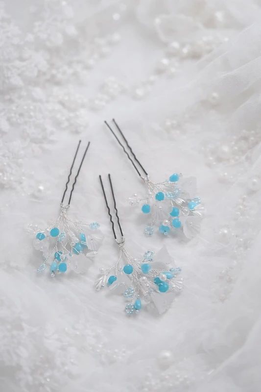 Set 3 ace de păr mireasă flori albe & accente bleu/turcoaz