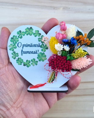 Martisor cu mesajul:O primavara frumoasa!