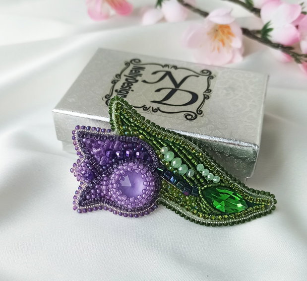 Lalea - Brosa-martisor broderie manuala