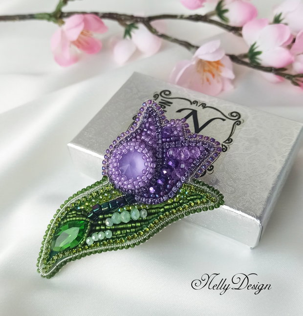 Lalea - Brosa-martisor broderie manuala