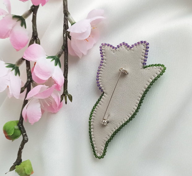 Lalea - Brosa-martisor broderie manuala
