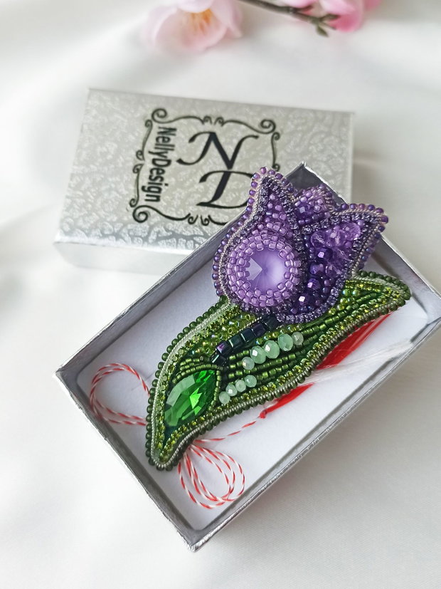Lalea - Brosa-martisor broderie manuala