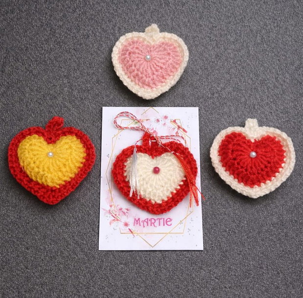 Mărțișoare croșetate handmade  inimioare și flori