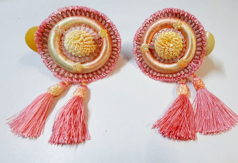 Ornament cu ciucuri pentru perdele