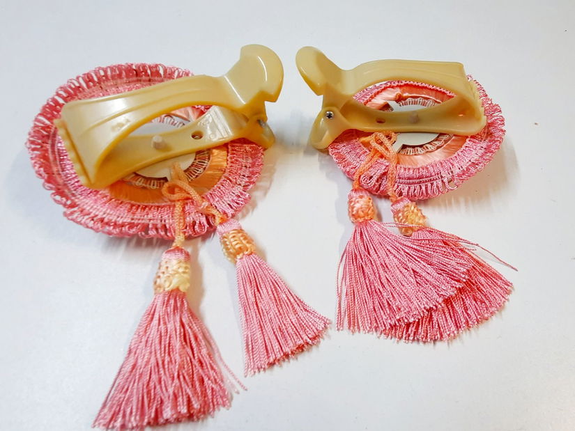 Ornament cu ciucuri pentru perdele